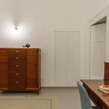 Connie's Tourist 3* Bari