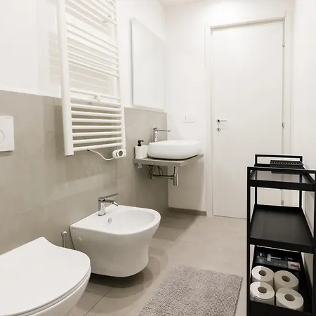 Connie's Tourist 3* Bari