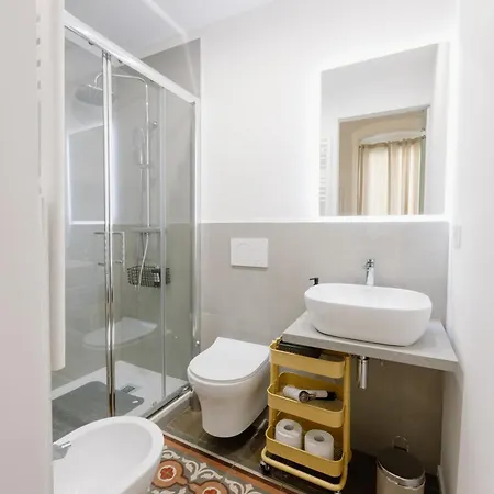 Vendégház Connie's Tourist Bari