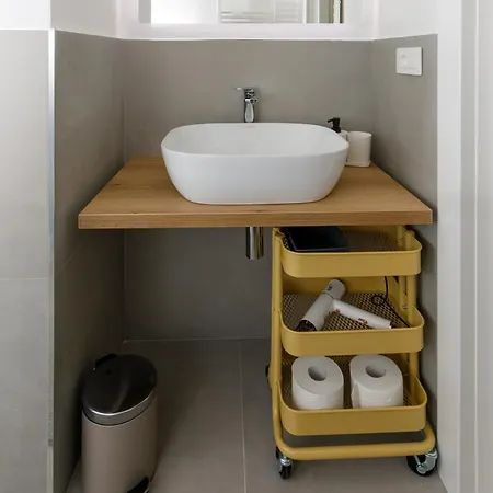 Connie's Tourist Vendégház Bari