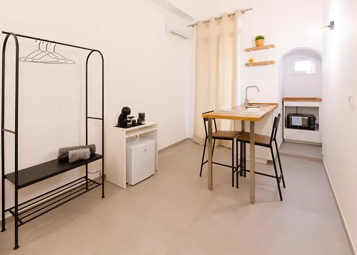 Гостевой дом Connie's Tourist Бари