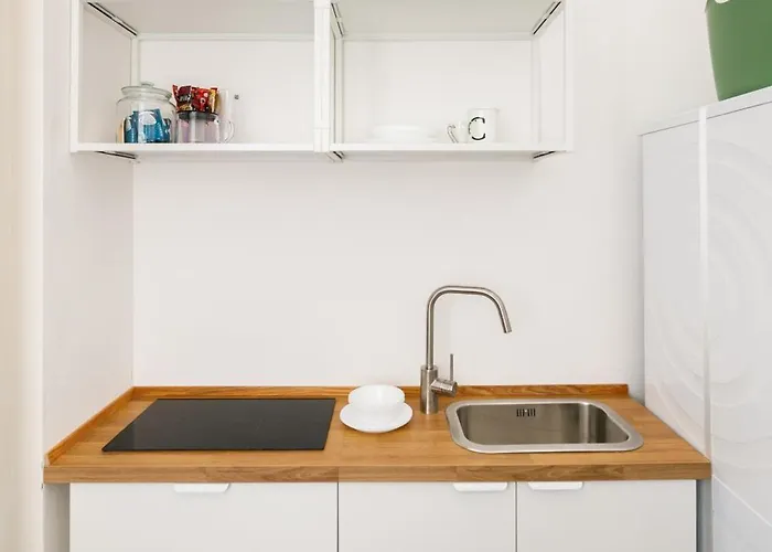 Connie's Tourist 3* Бари