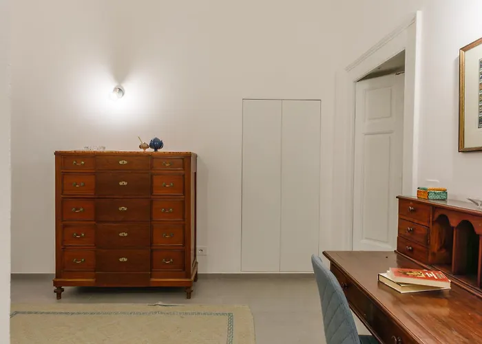 Connie's Tourist 3* Бари