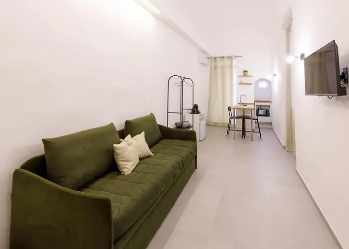 Гостевой дом Connie's Tourist