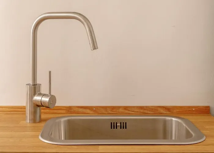 Connie's Tourist Гостевой дом Бари